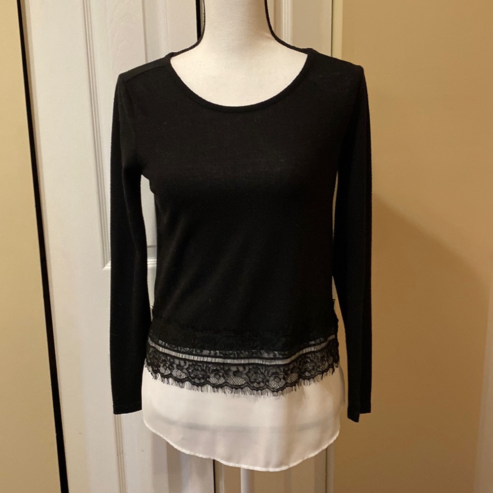 ELLE Women's Lace Trim Mock-Layer Top - size small